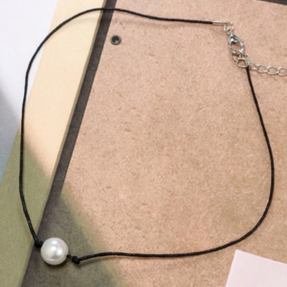 Black Chord Adjustable Single Pearl Choker - Picture 4 of 5